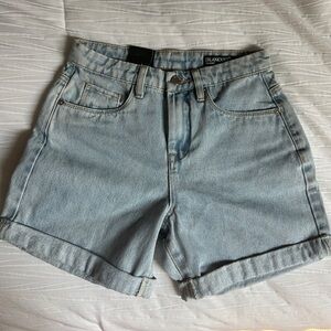 NWT Blank NYC Mom Shorts “The Perry” Size 24